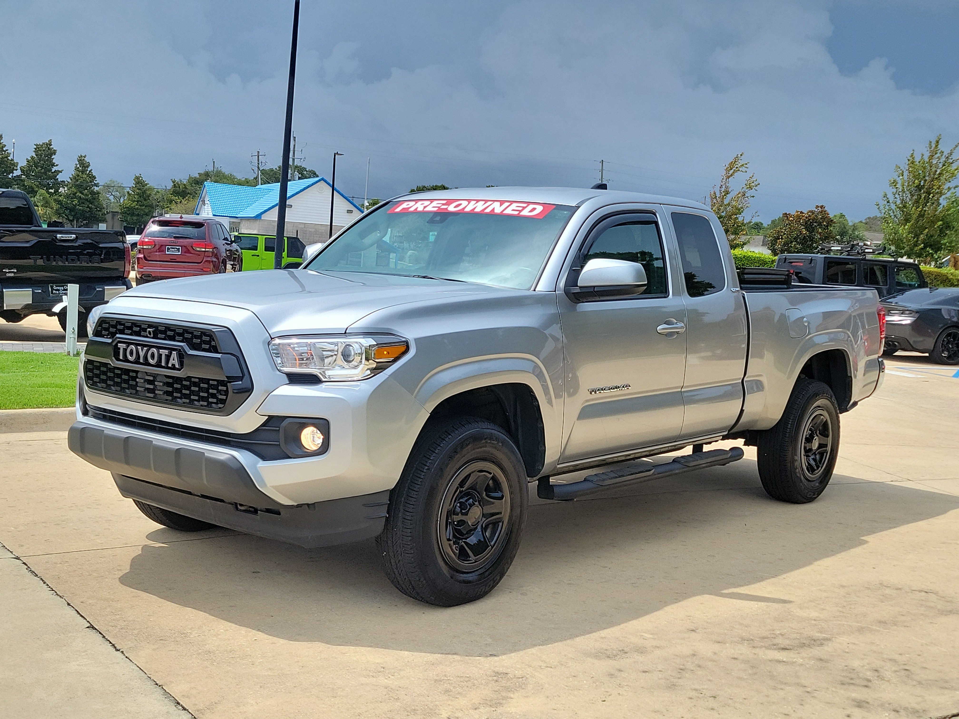 Used 2023 Toyota Tacoma SR5 RWD image 1