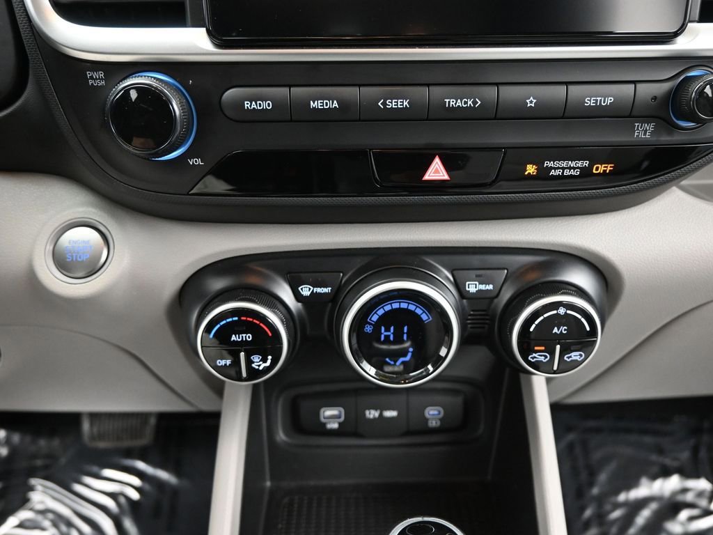 Used 2025 Hyundai Venue SEL image 27