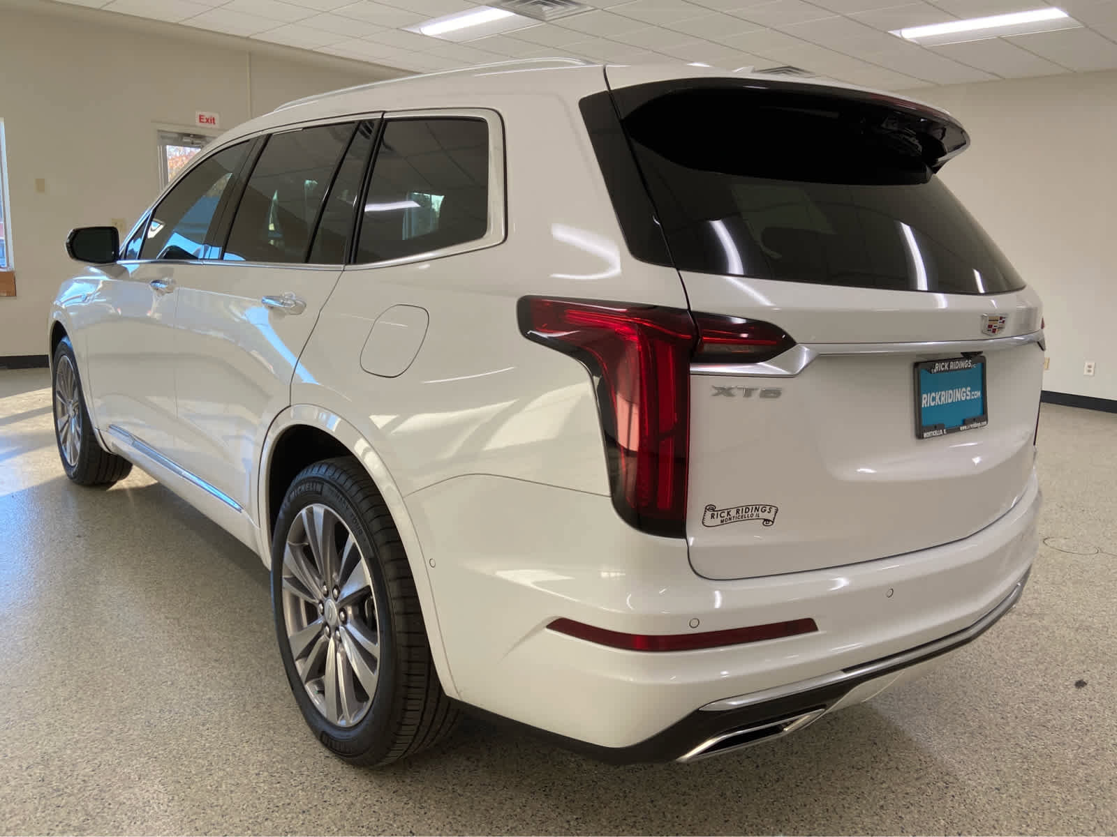 Used 2024 Cadillac XT6 Premium Luxury w/ Technology Package FWD image 13