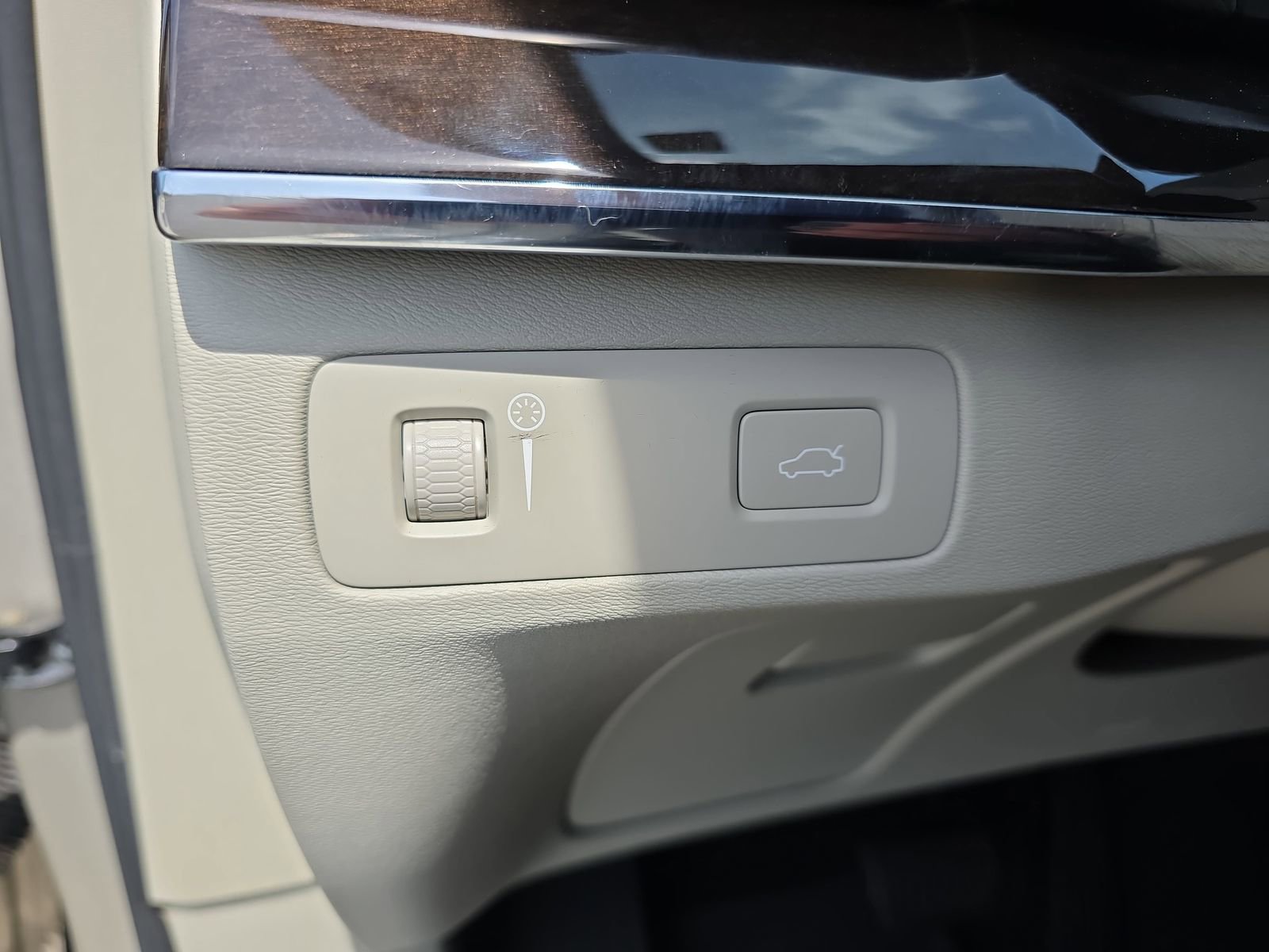 Used 2018 Volvo XC90 T6 Momentum w/ Convenience Package AWD/4WD image 27