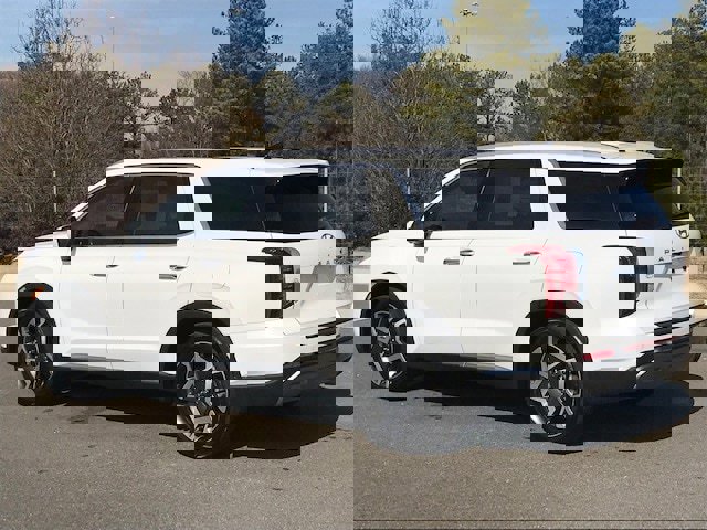 Used 2023 Hyundai Palisade Limited image 3