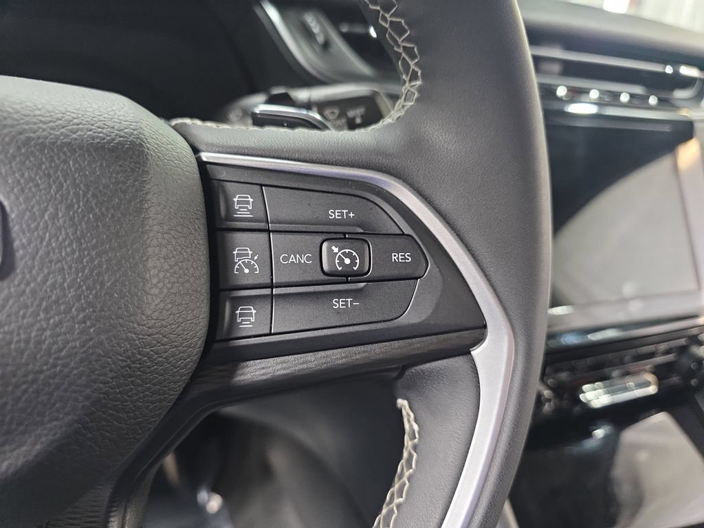 Used 2023 Jeep Grand Cherokee Laredo AWD/4WD image 17