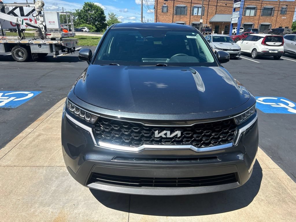 Used 2023 Kia Sorento LX AWD/4WD image 2