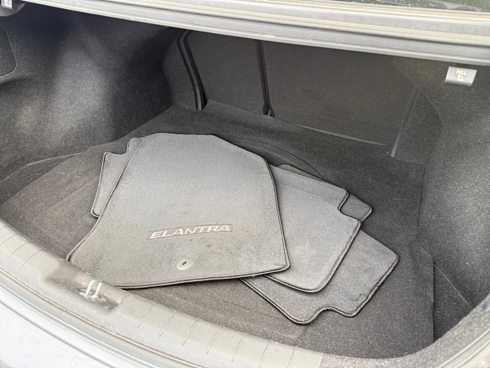 Used 2019 Hyundai Elantra SE image 21