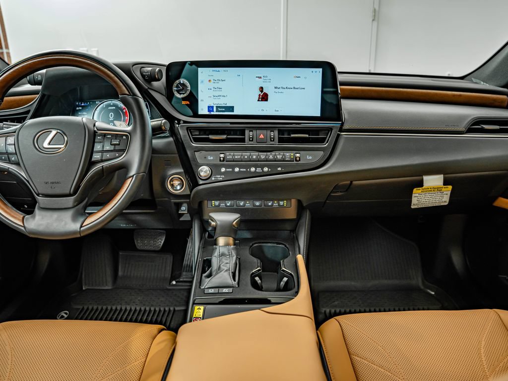 Certified 2025 Lexus ES 300h Ultra Luxury w/ Accessory Package (Z2) FWD image 32