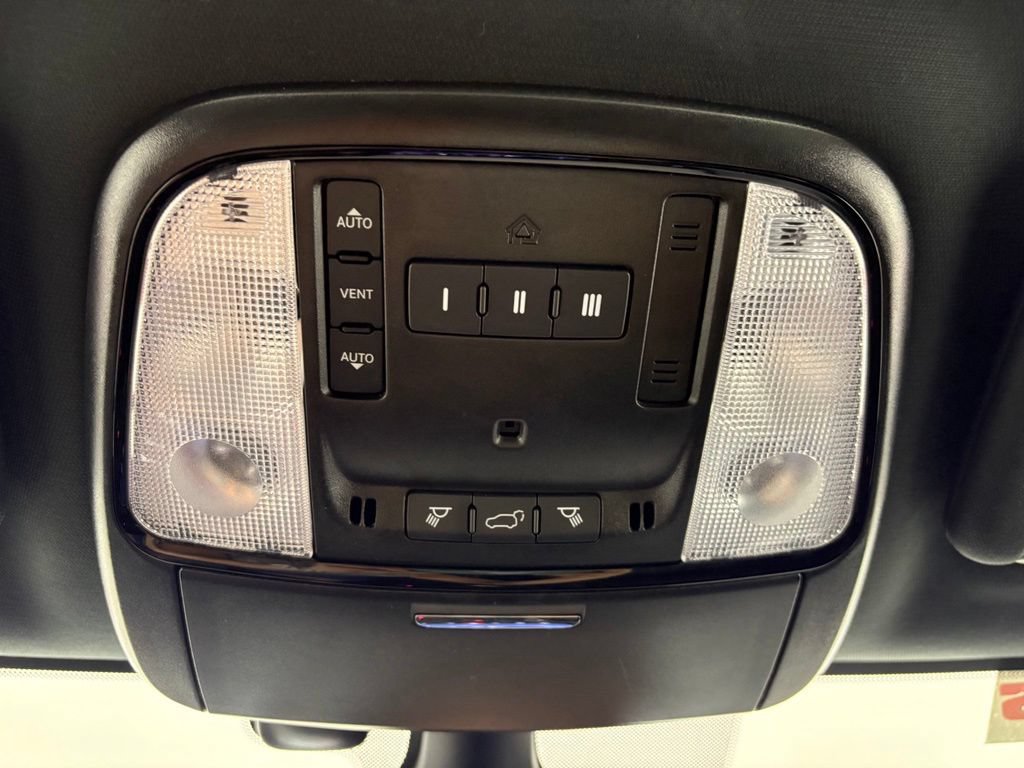 Used 2024 Dodge Durango GT RWD image 31