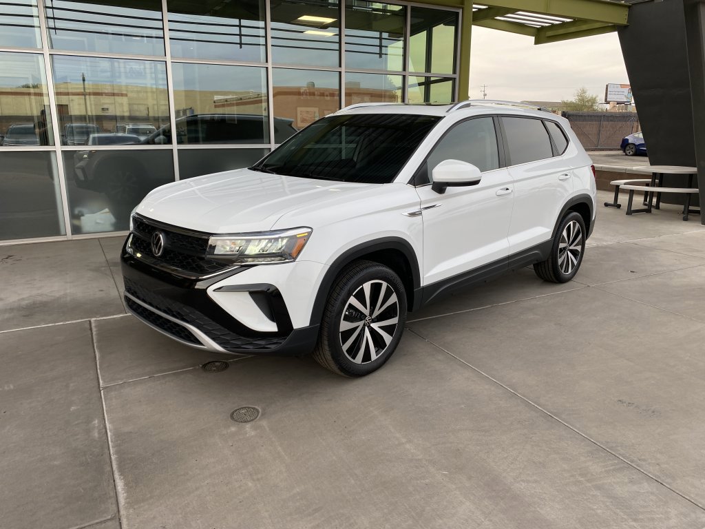Used 2022 Volkswagen Taos SE w/ Panoramic Sunroof Package image 1