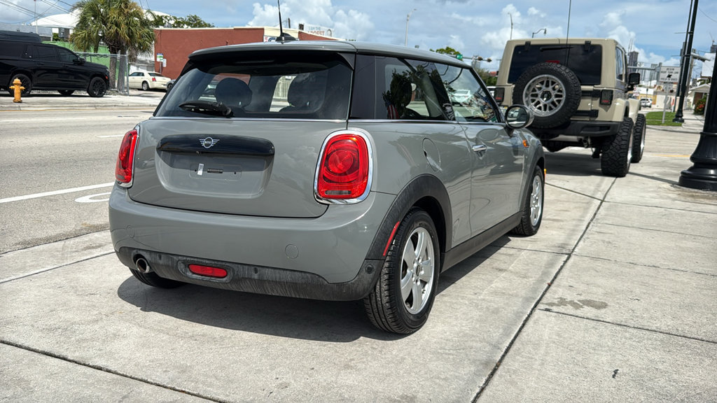 Used 2019 MINI Cooper 2-Door Hardtop w/ Signature Upholstery Package FWD image 14