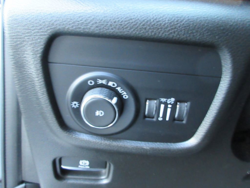Used 2022 Jeep Grand Cherokee L Limited AWD/4WD image 26