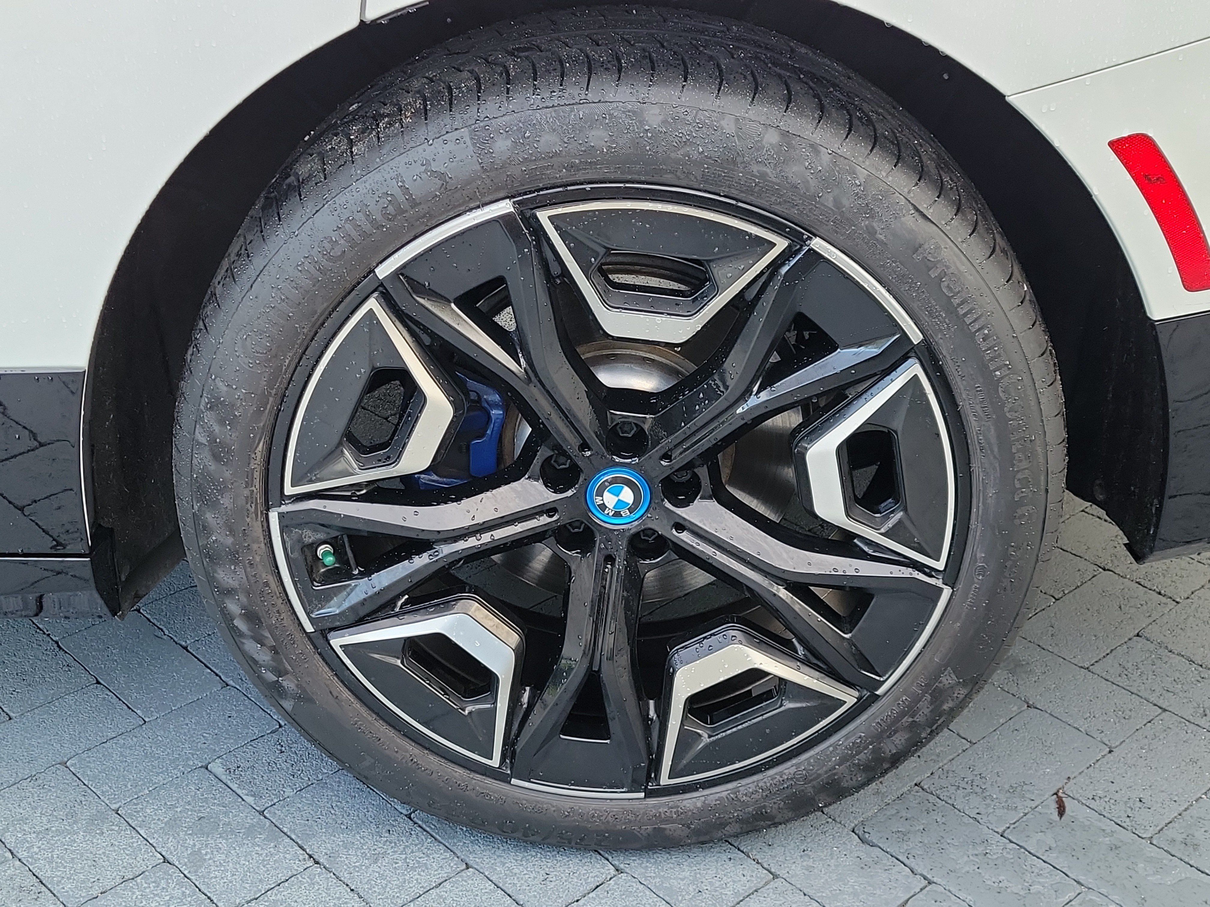 Certified 2024 BMW iX xDrive50 w/ Premium Package AWD/4WD image 5