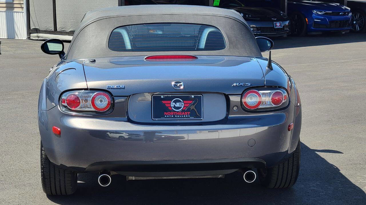 Used 2006 MAZDA MX-5 Miata Touring RWD image 11