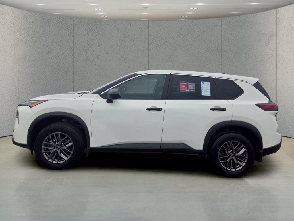 Used 2026 Nissan Rogue S FWD image 2