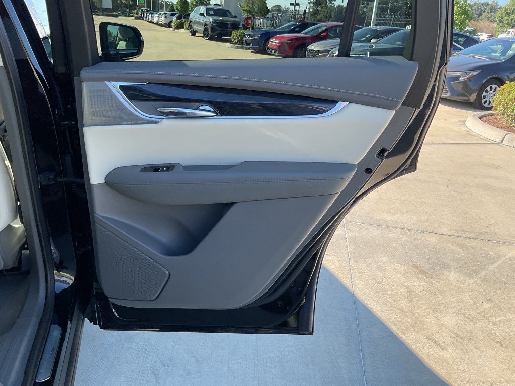 Used 2023 Cadillac XT6 Premium Luxury w/ LPO, Floor Liner Package AWD/4WD image 24