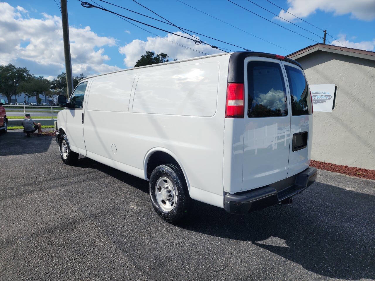 Used 2018 Chevrolet Express 2500 Extended image 4