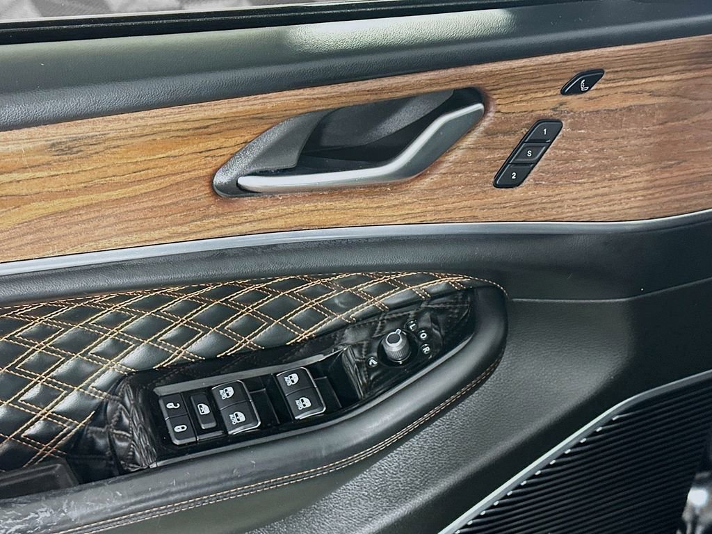 Used 2023 Jeep Grand Cherokee Summit image 24