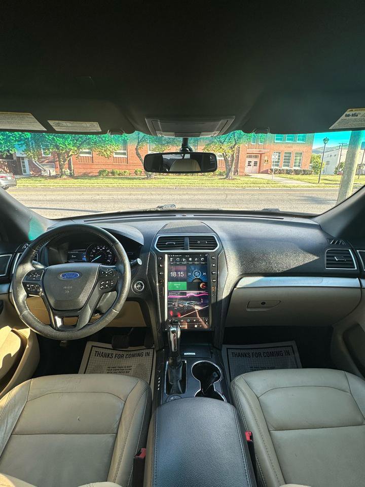 Used 2016 Ford Explorer XLT w/ Equipment Group 202A AWD/4WD image 25