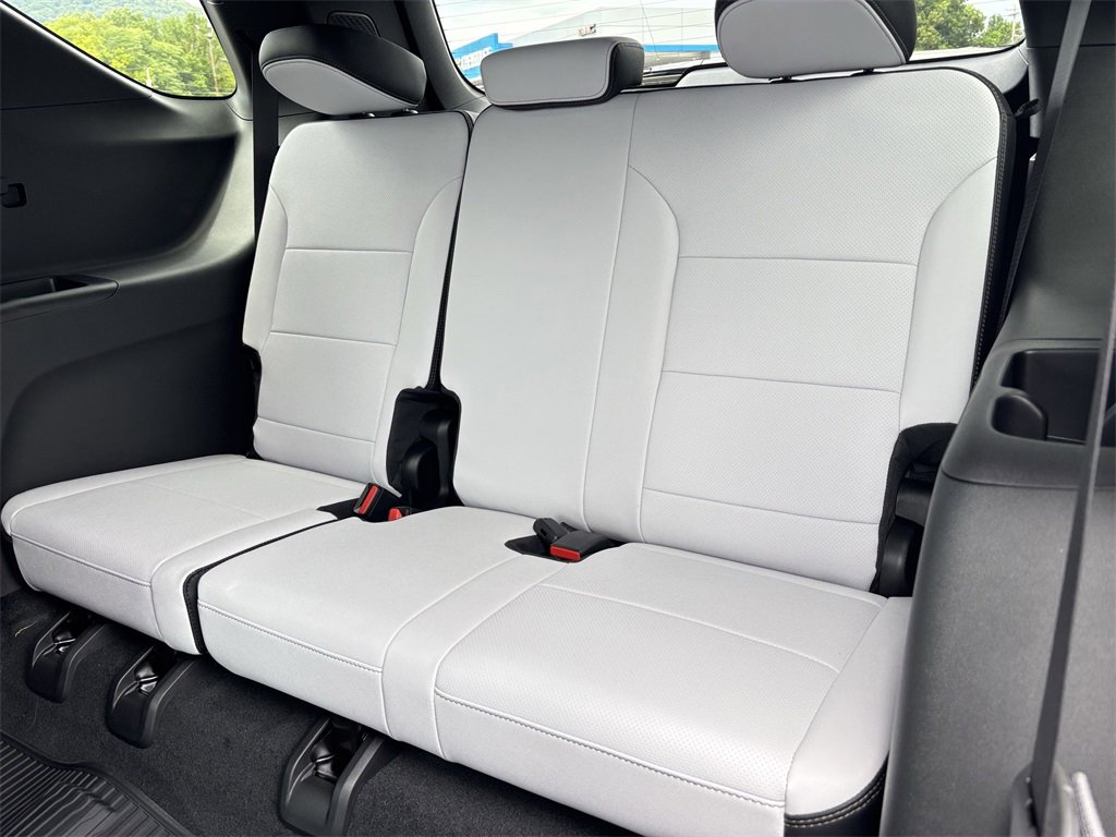 New 2026 Chevrolet Traverse High Country w/ LPO, Floor Liner Package image 16