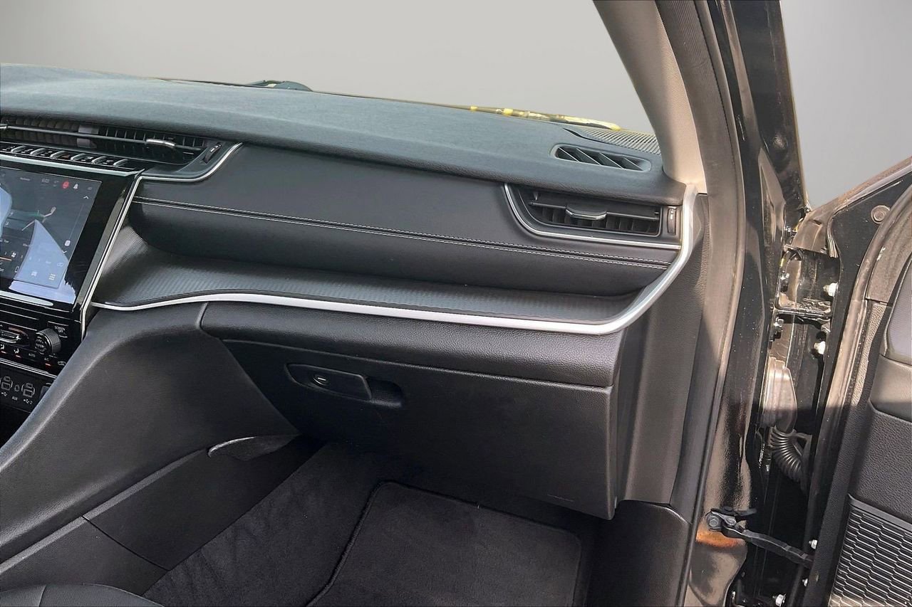 Certified 2023 Jeep Grand Cherokee Laredo X image 21