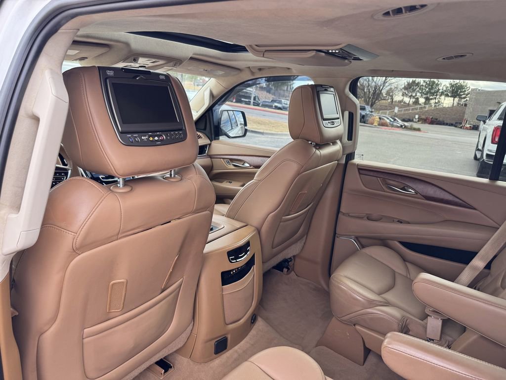 Used 2016 Cadillac Escalade ESV Platinum image 28