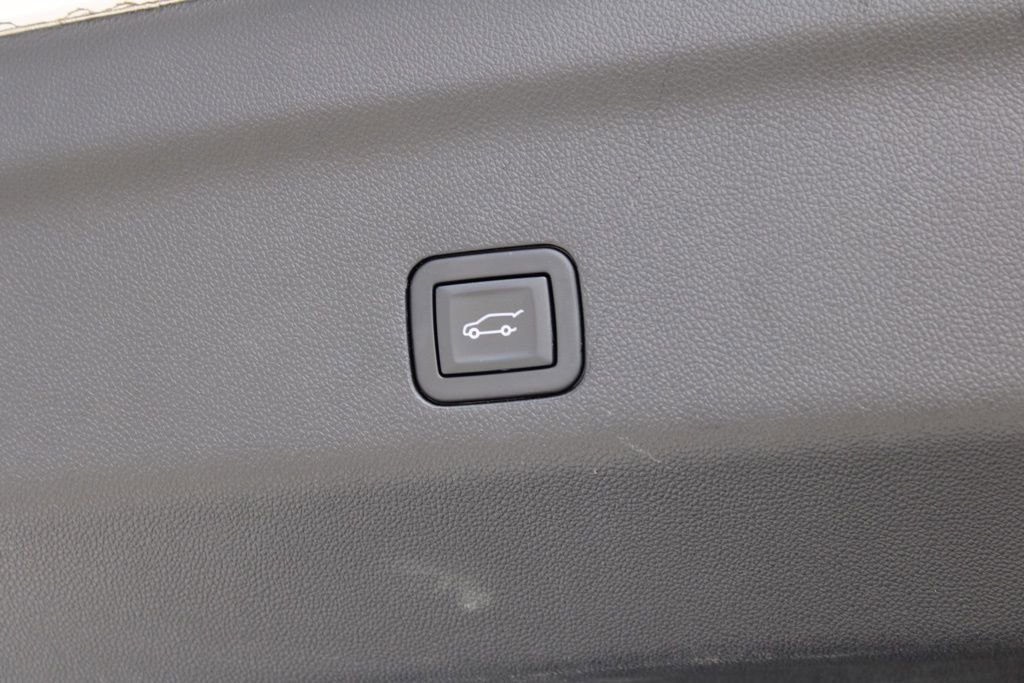 Used 2021 Chevrolet Suburban RST image 11