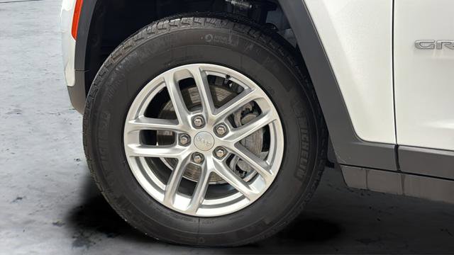 Used 2024 Jeep Grand Cherokee Laredo X image 25