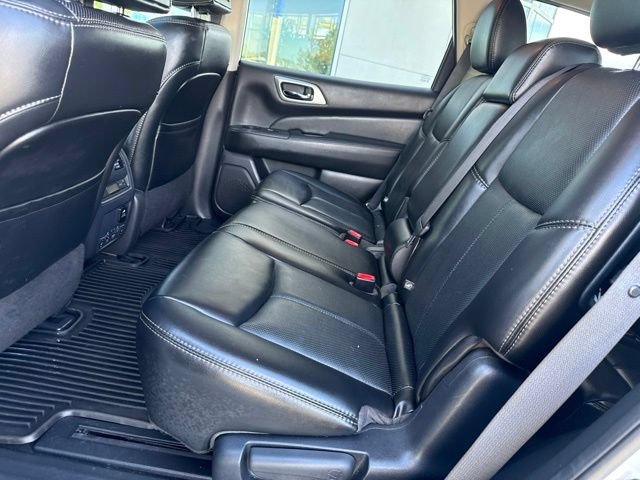 Used 2017 Nissan Pathfinder Platinum w/ Family Entertainment Package AWD/4WD image 20
