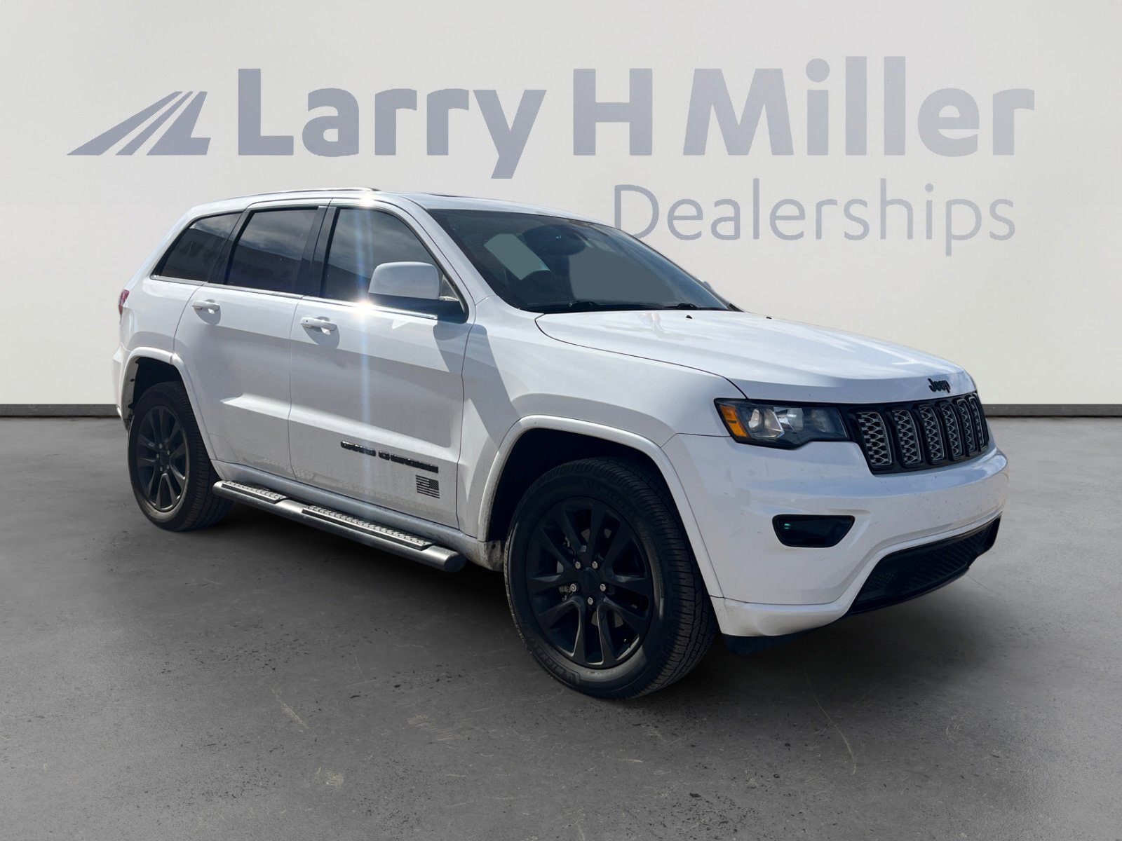 Used 2017 Jeep Grand Cherokee Altitude image 7