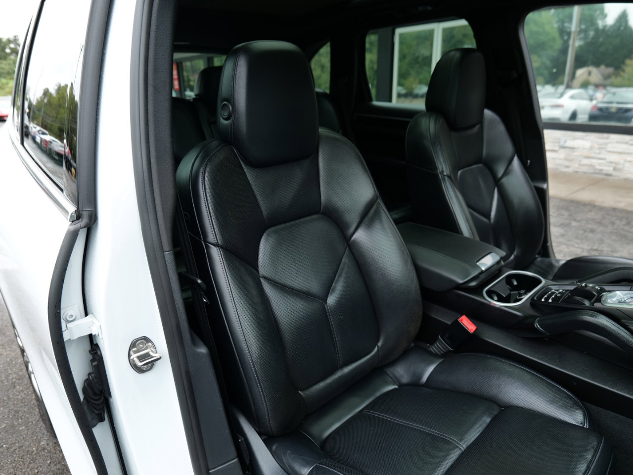 Used 2016 Porsche Cayenne image 40