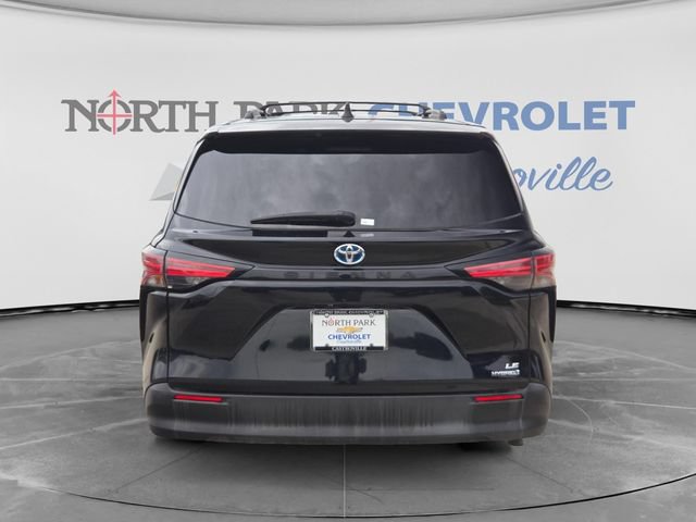 Used 2022 Toyota Sienna LE FWD image 4