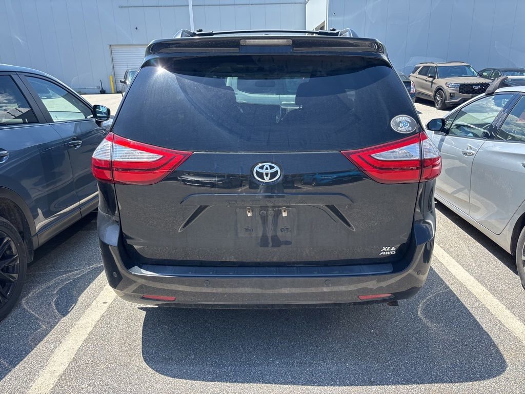 Used 2016 Toyota Sienna XLE Premium w/ Outdoor Package AWD/4WD image 4