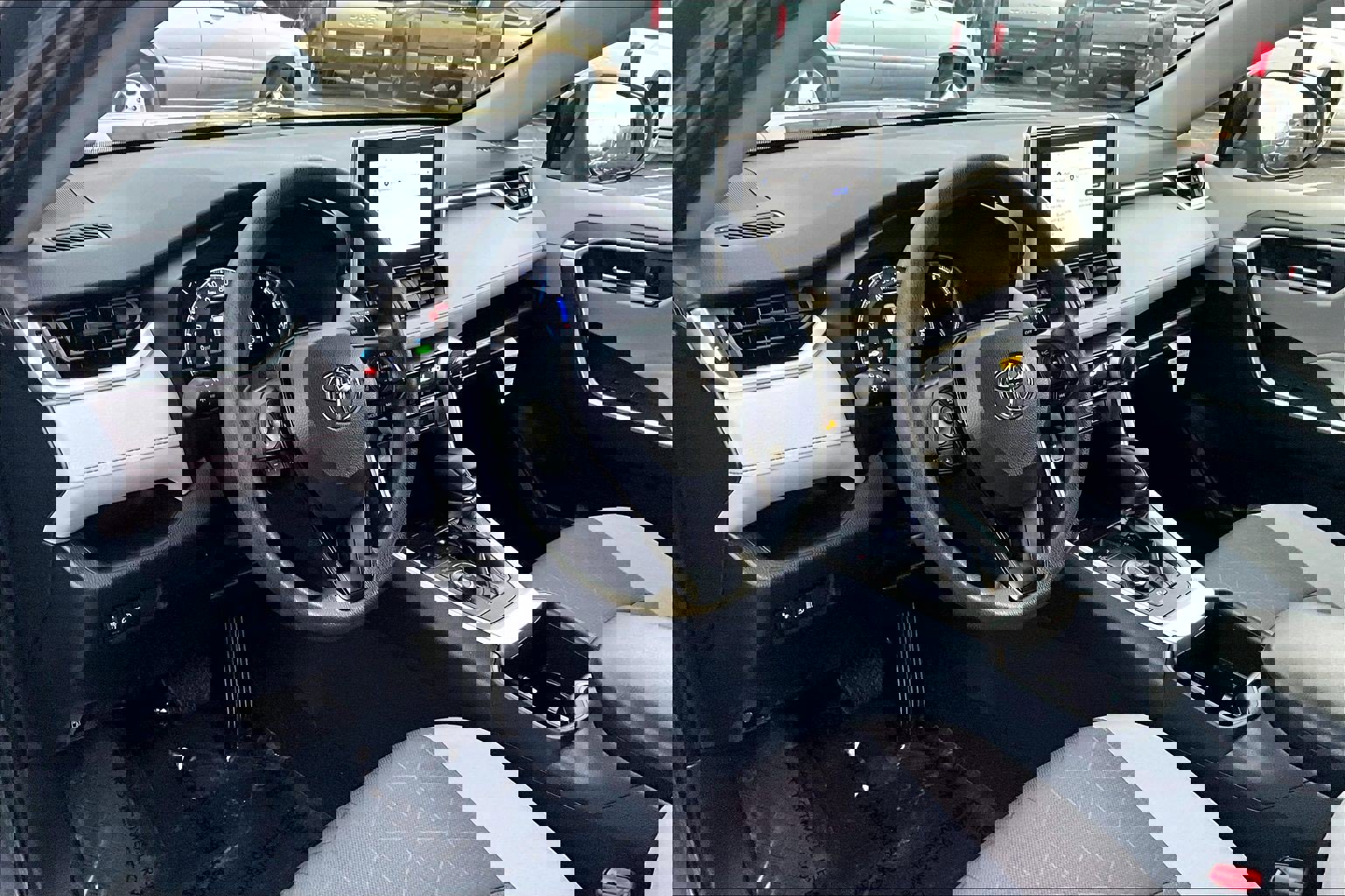 Used 2025 Toyota RAV4 XLE image 13