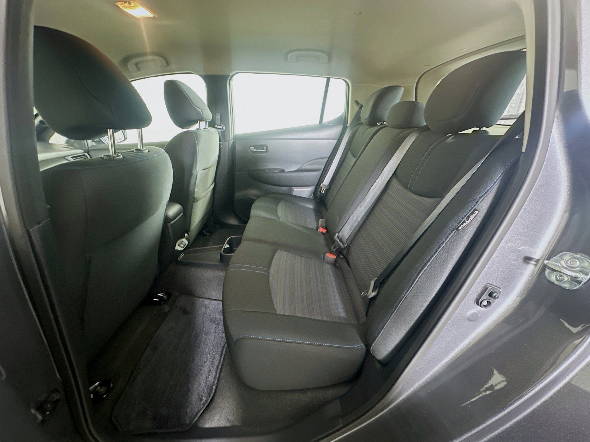 Used 2025 Nissan Leaf S image 27