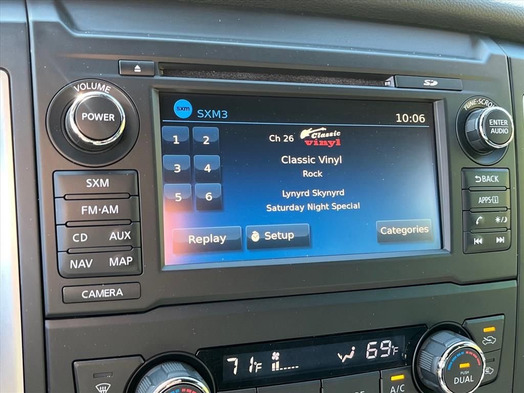 Used 2018 Nissan Titan SL w/ Midnight Edition AWD/4WD image 15