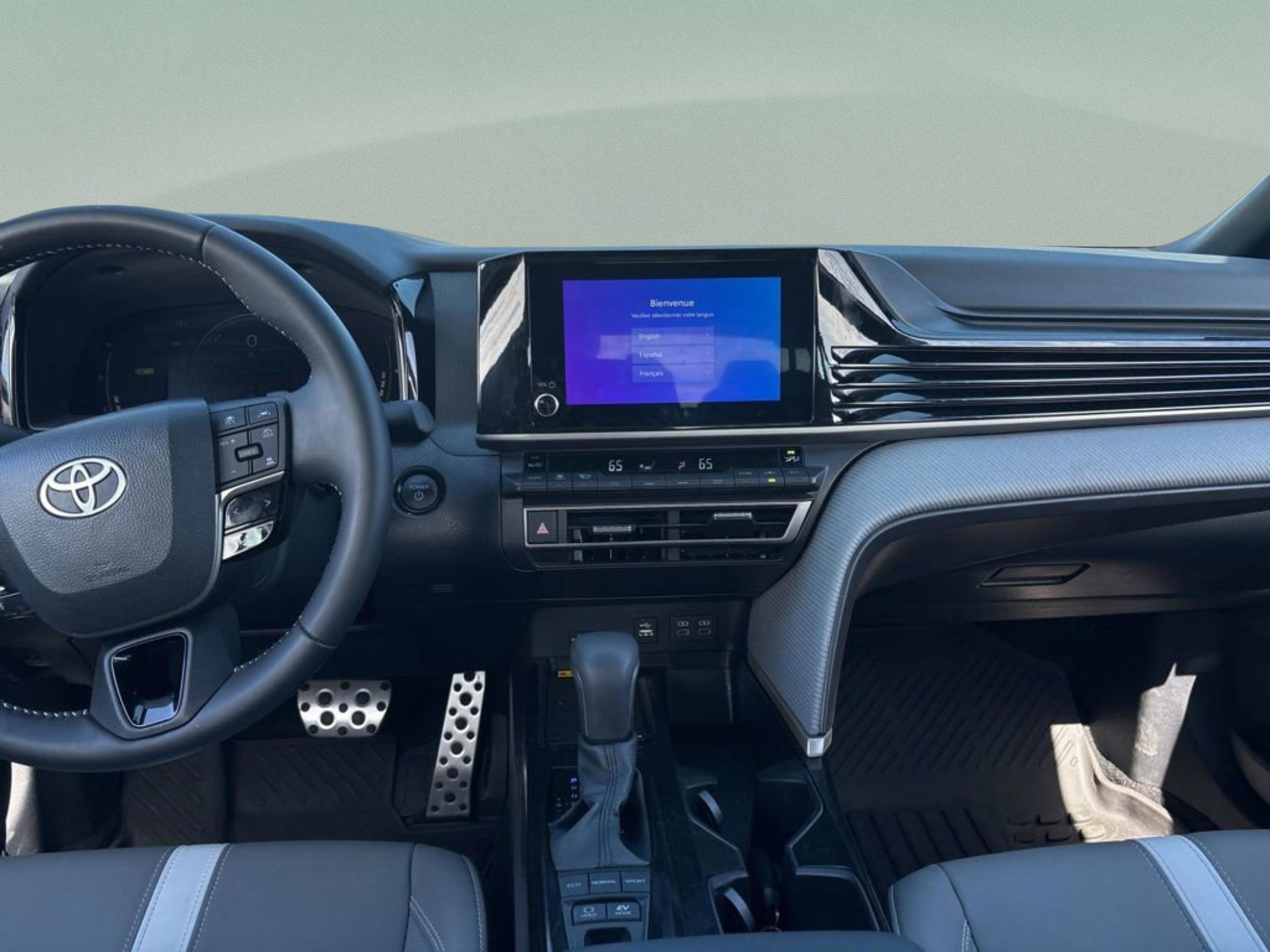 Used 2025 Toyota Camry SE image 16