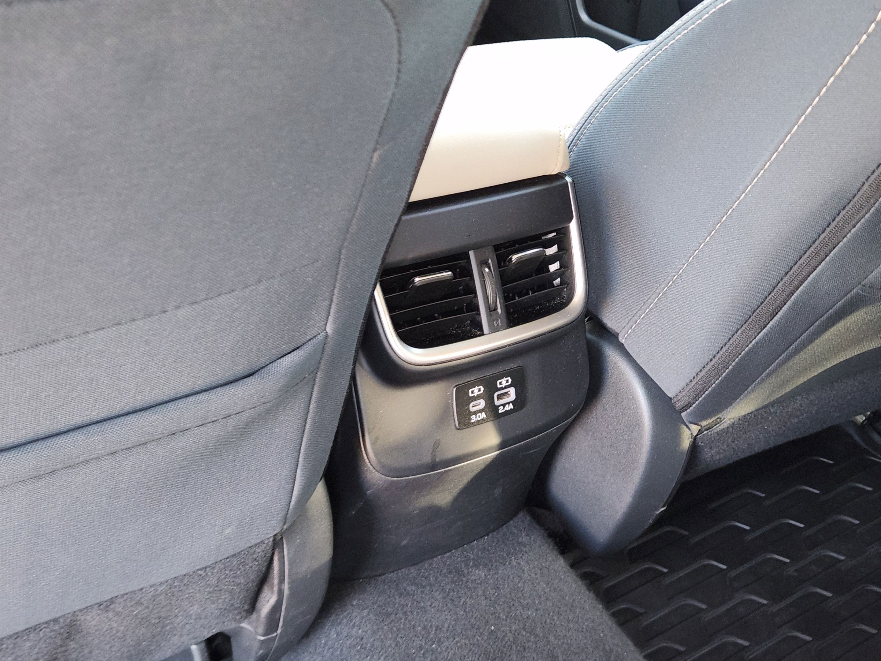 Used 2025 Subaru Outback Premium AWD/4WD image 27