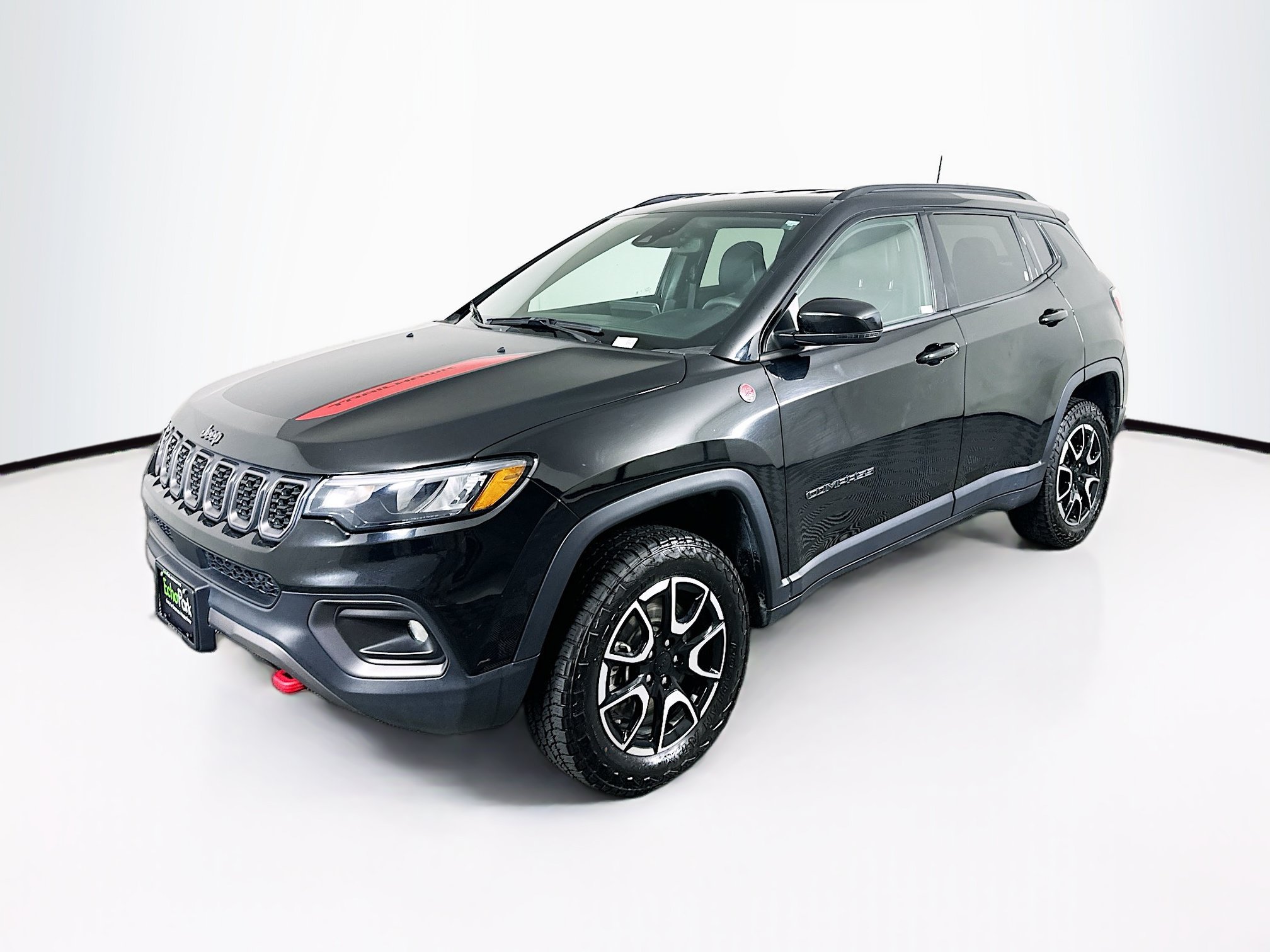 Used 2024 Jeep Compass Trailhawk AWD/4WD image 3