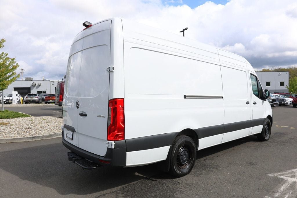 Used 2025 Mercedes-Benz Sprinter 2500 image 5