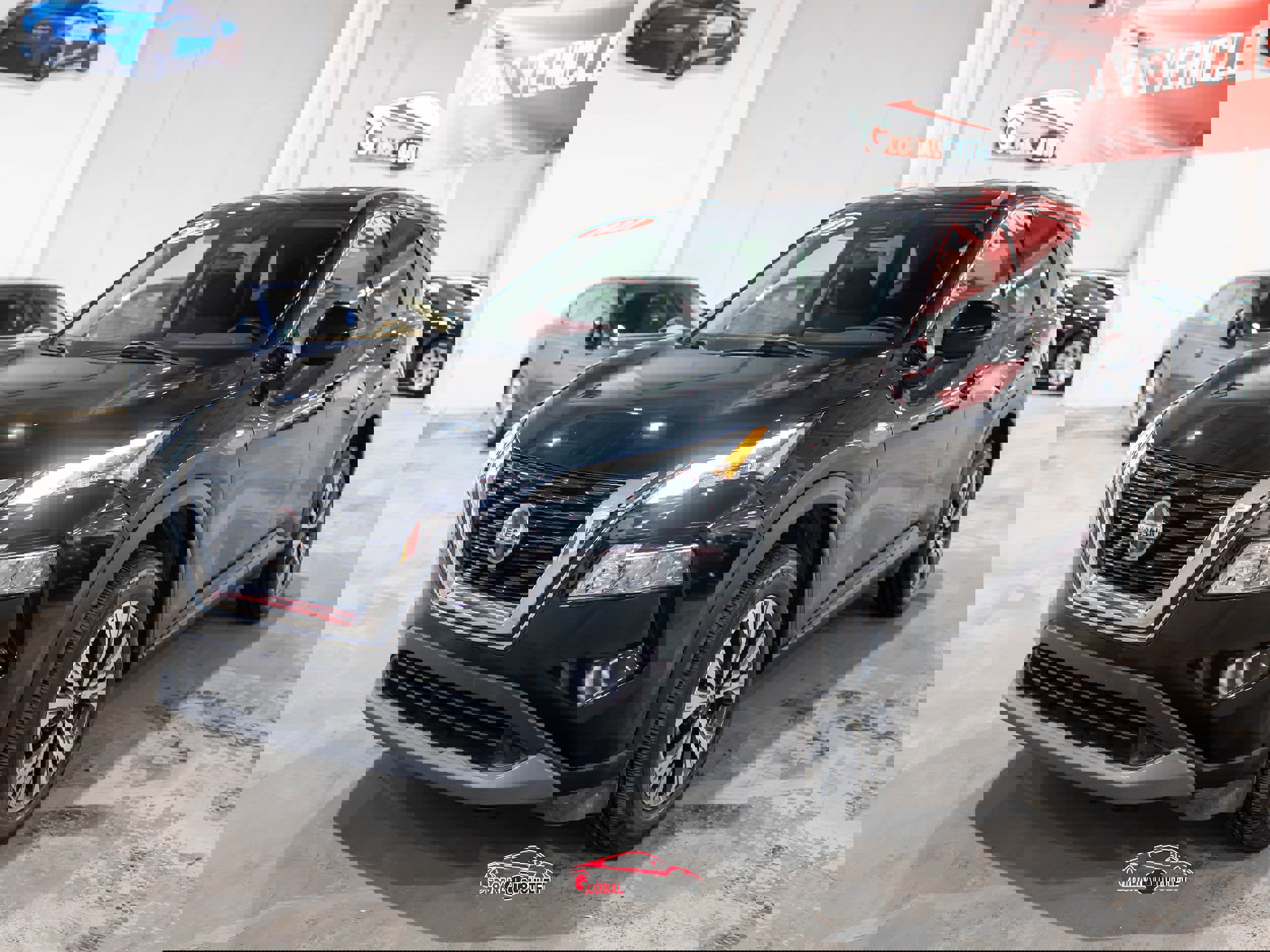 Used 2021 Nissan Rogue SV image 3