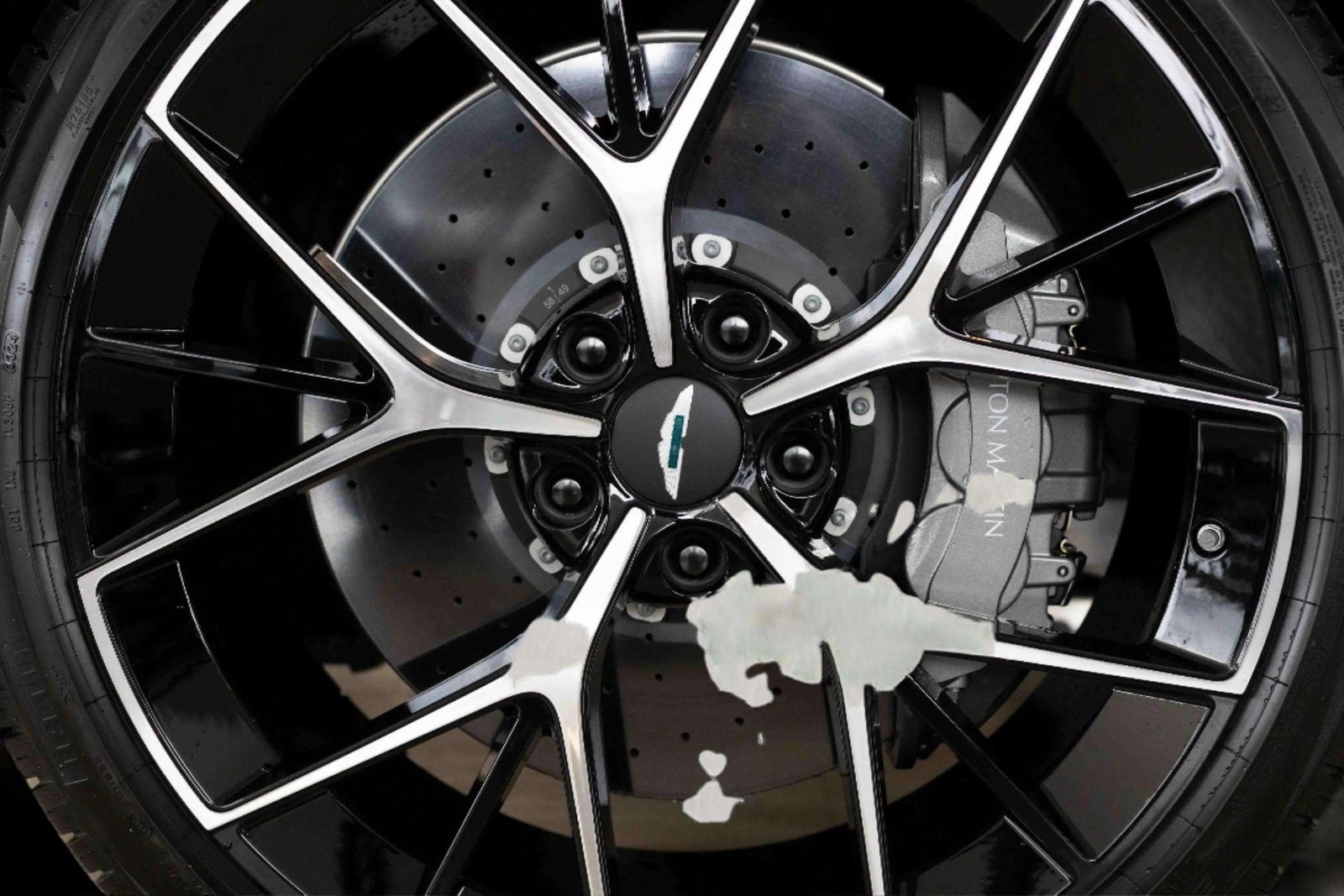 New 2025 Aston Martin DBX 707 image 9