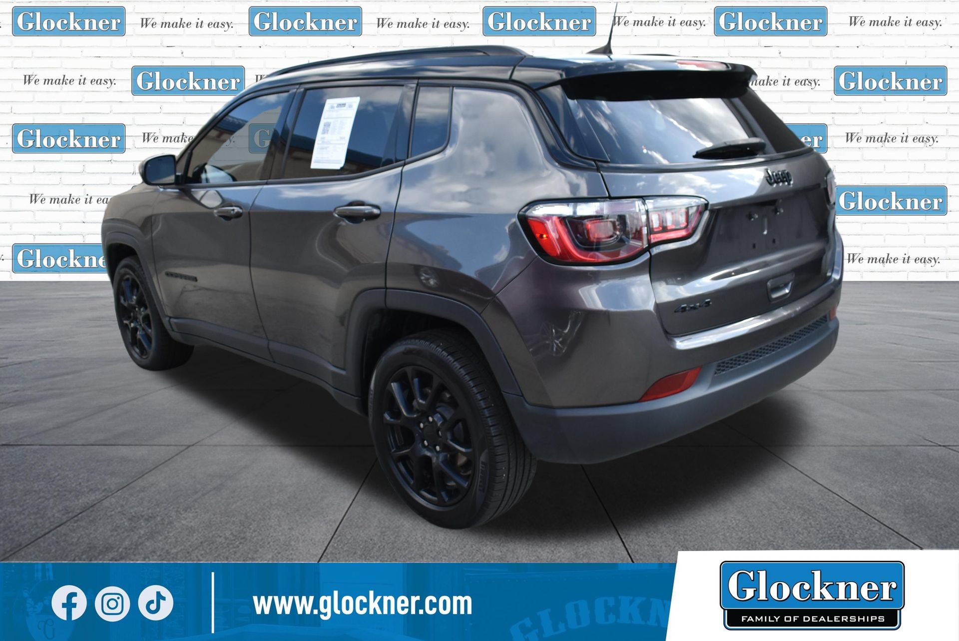 Used 2023 Jeep Compass Latitude w/ Sun and Sound Group AWD/4WD image 8