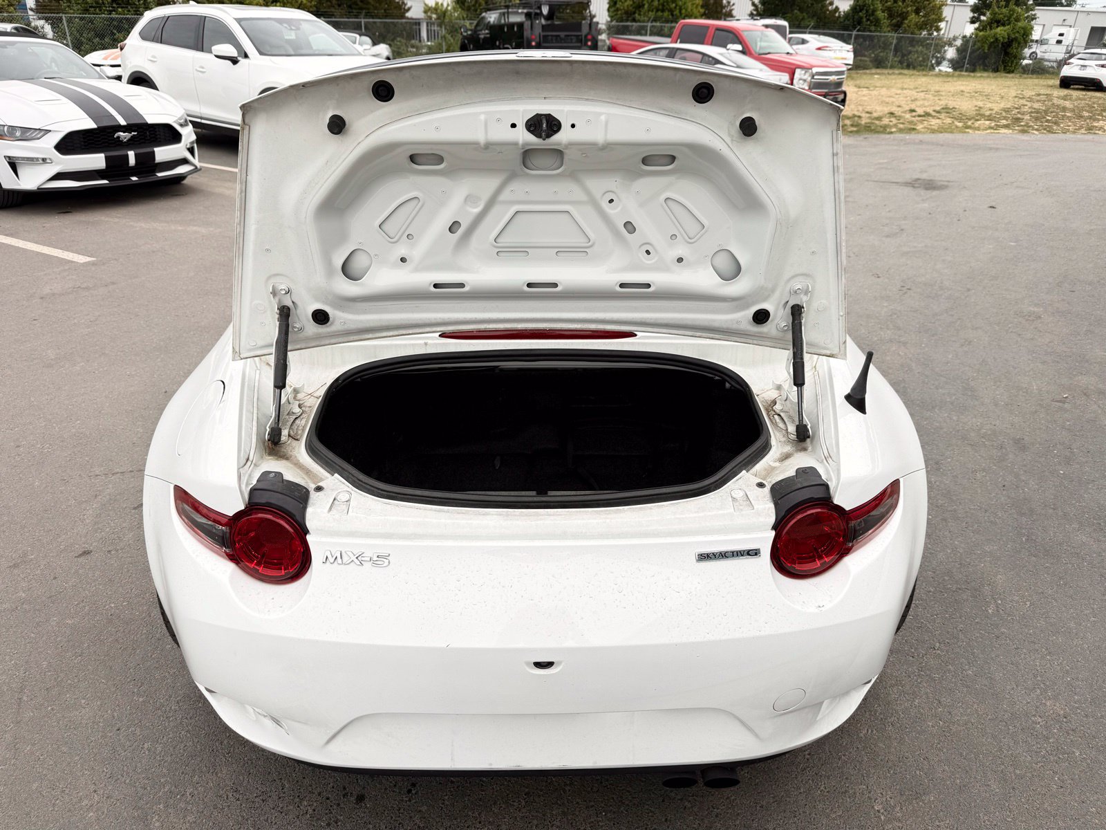 Used 2020 MAZDA MX-5 Miata Sport RWD image 42