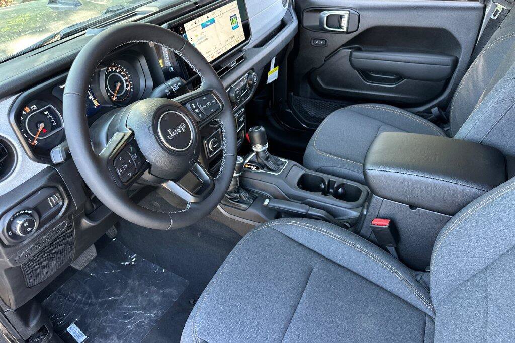 New 2026 Jeep Gladiator Sport AWD/4WD image 10