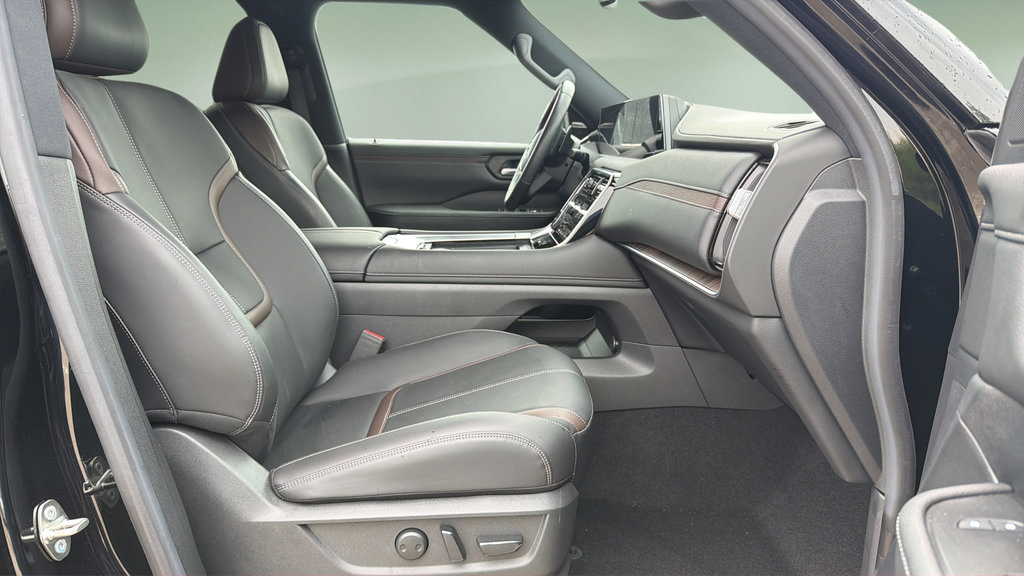 Certified 2025 Nissan Armada SL w/ Captain's Chari Seat Package AWD/4WD image 11