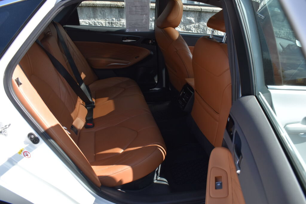 Certified 2019 Toyota Avalon Limited w/ Advanced Safety Package FWD image 23