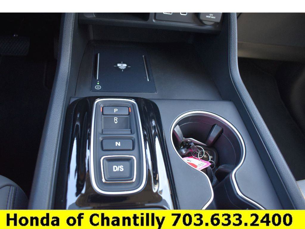 Used 2025 Honda Pilot Touring image 17