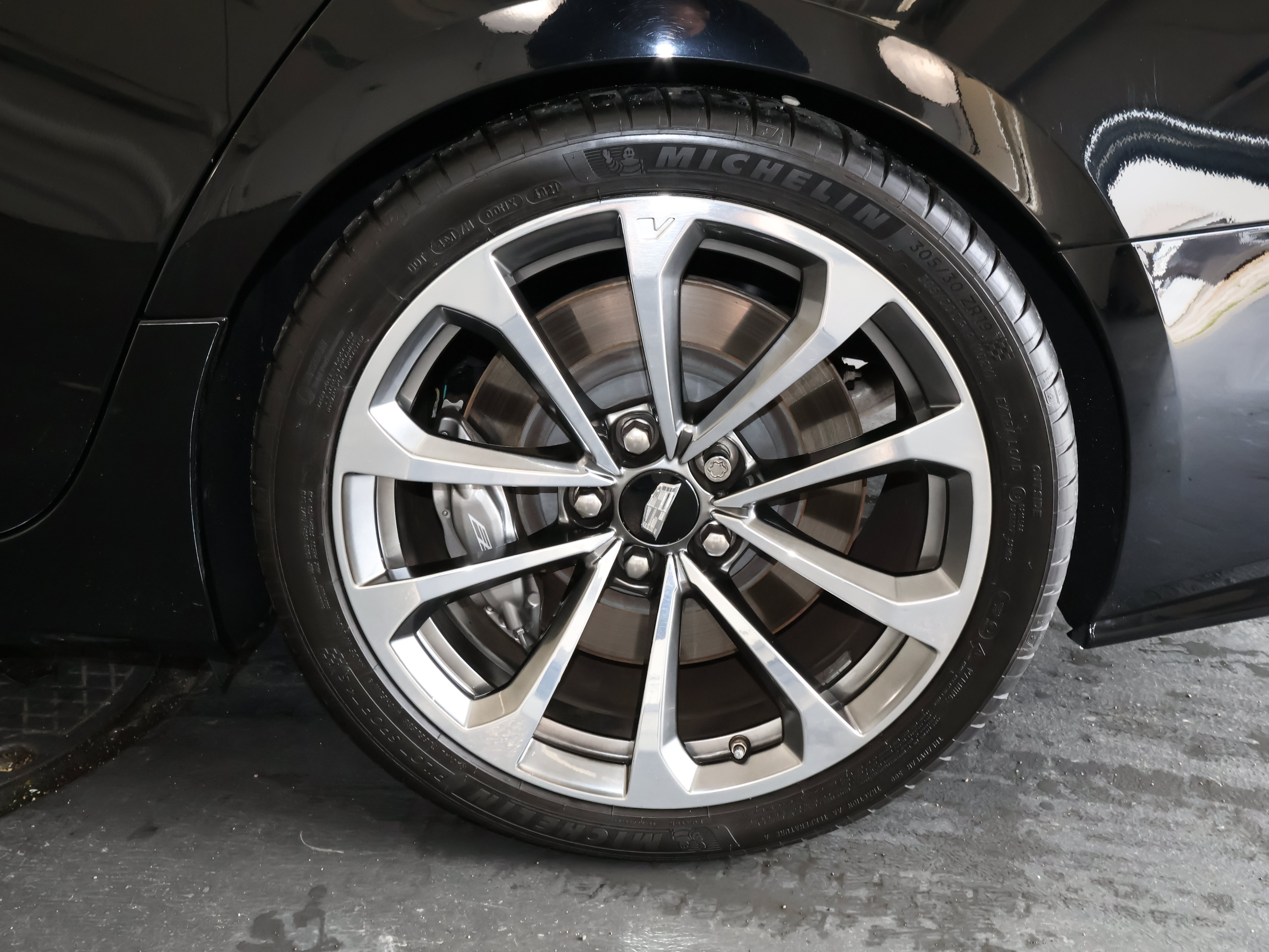 Used 2019 Cadillac CTS V w/ Luxury Package RWD image 42