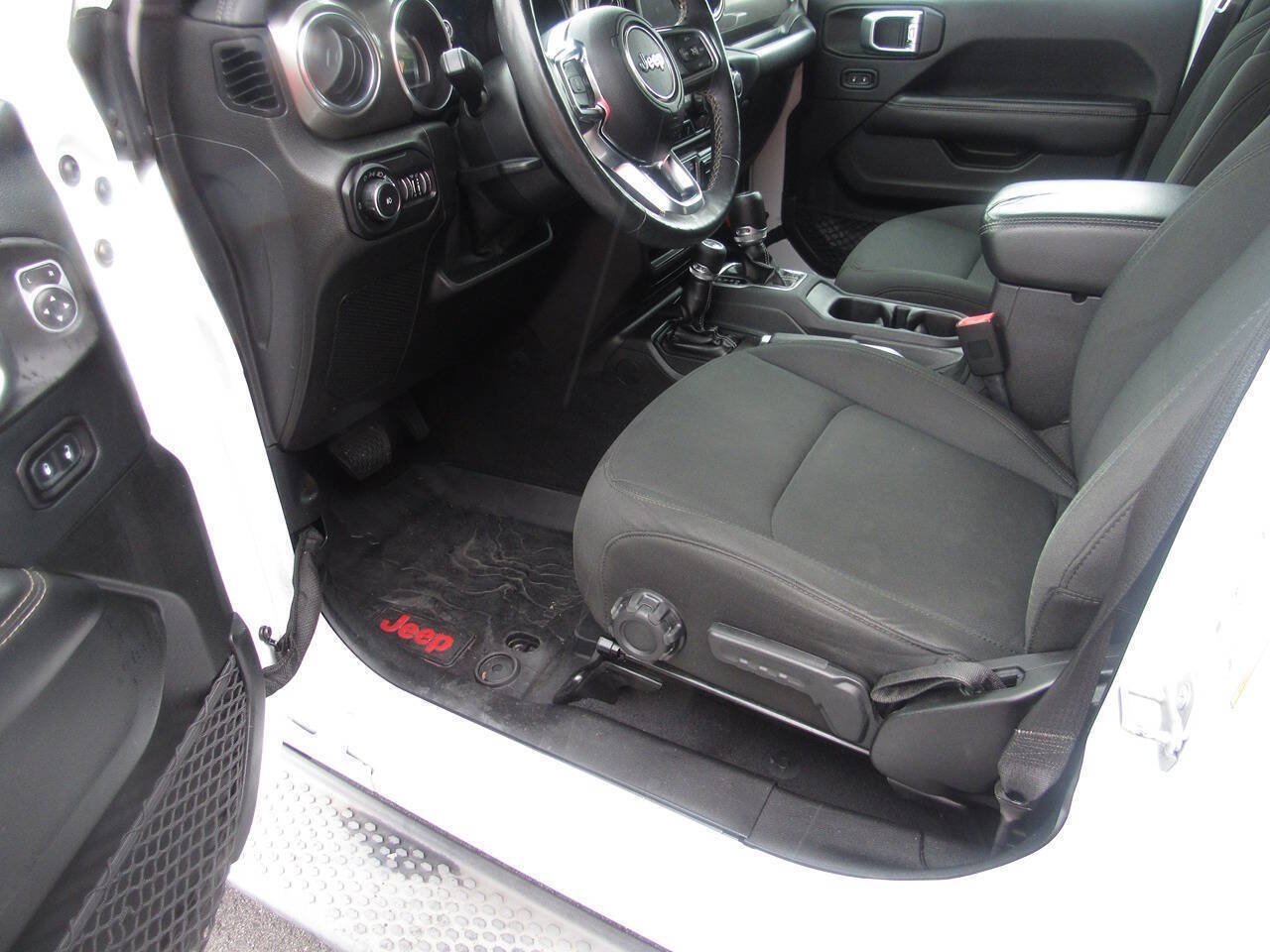 Used 2018 Jeep Wrangler Unlimited Sahara AWD/4WD image 16