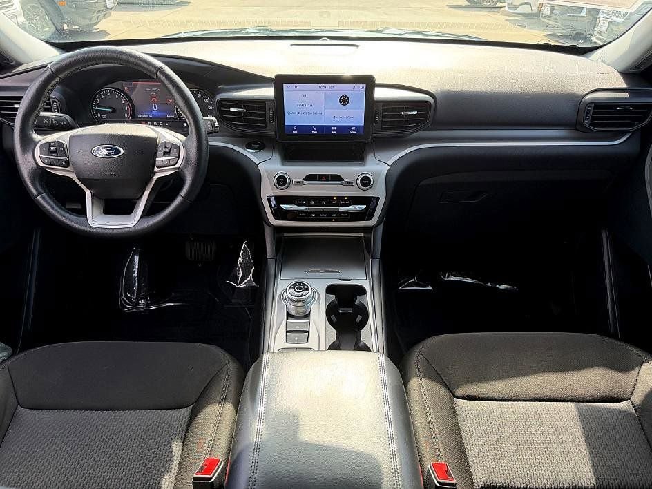 Used 2023 Ford Explorer XLT image 30