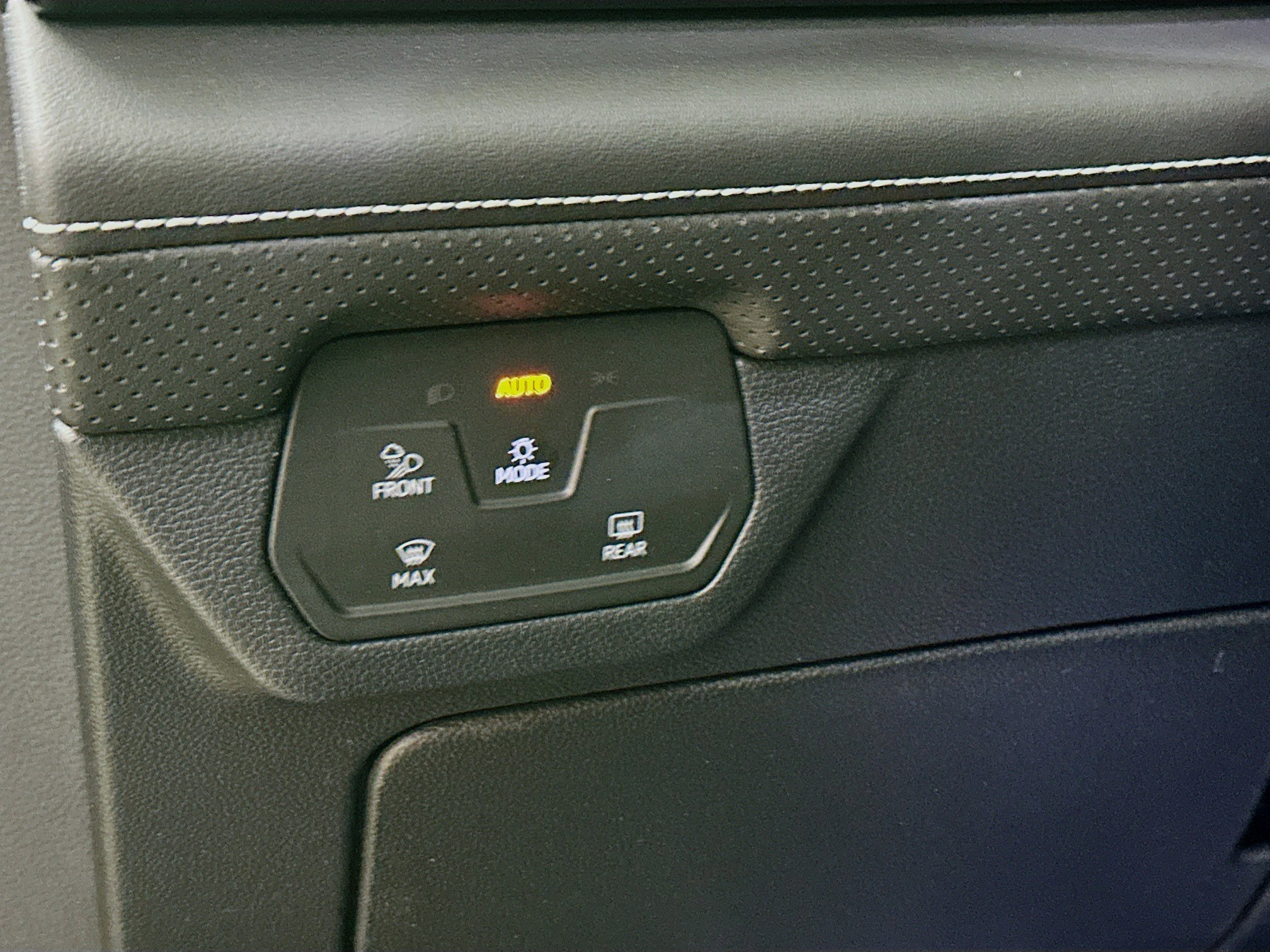 New 2025 Volkswagen Atlas Cross Sport SE image 10