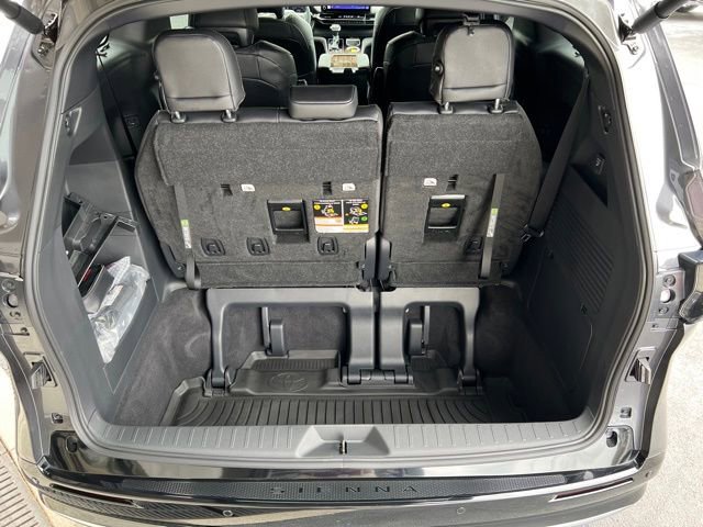 Used 2025 Toyota Sienna Limited image 37